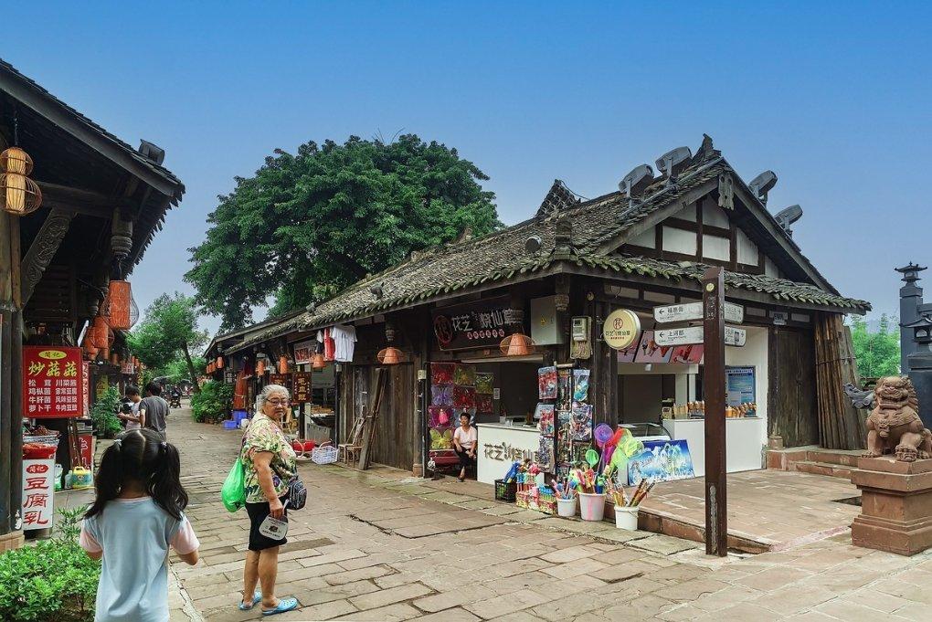 柏顺陈樵、杨滨刚、杨滨瑜:(小说选)坏人恶魔臭玲与恶魔臭霞的故事